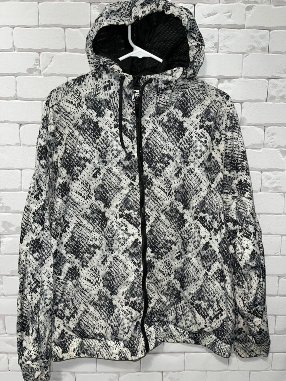 Womens Victoria's Secret PINK Jacket Black White Print Windbreaker Sz M/L